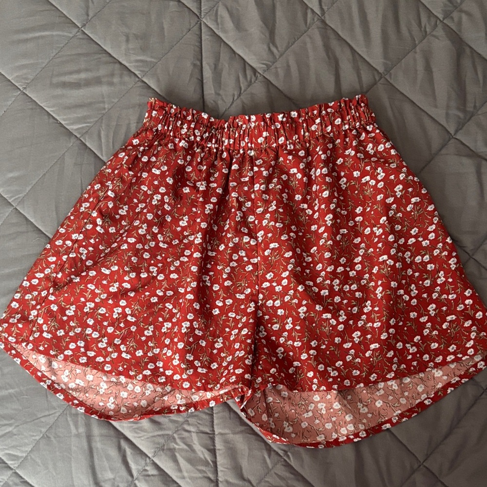 *Floral Red Women's Shorts